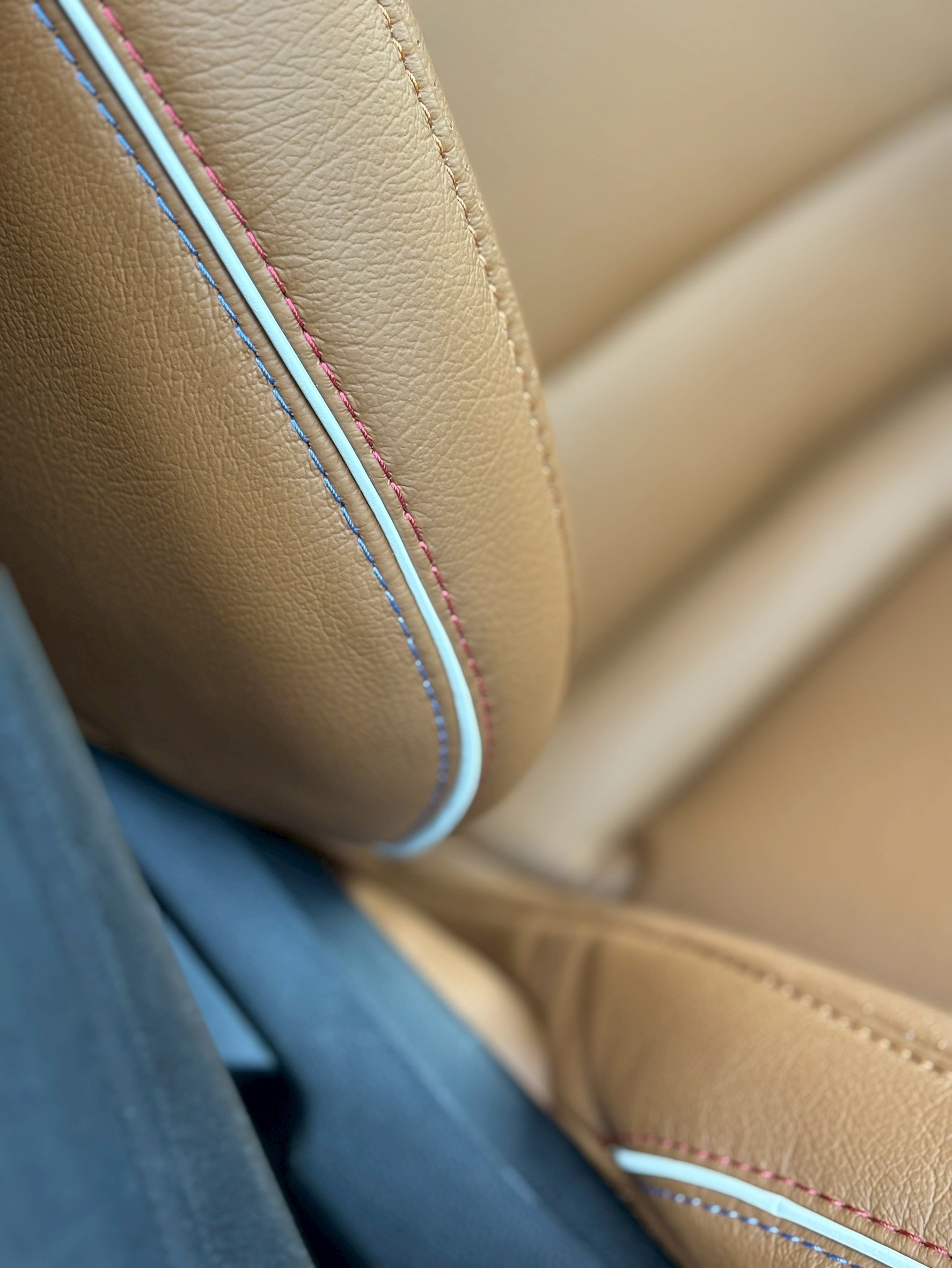 ルノールーテシア本革シート張替え