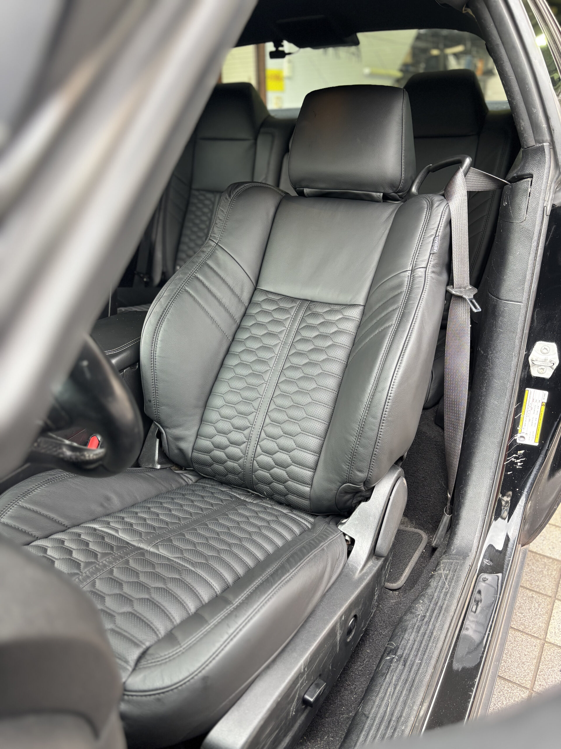 チャレンジャー本革シート張替え